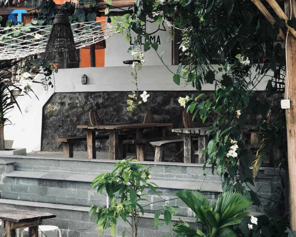 Laloma Cafe